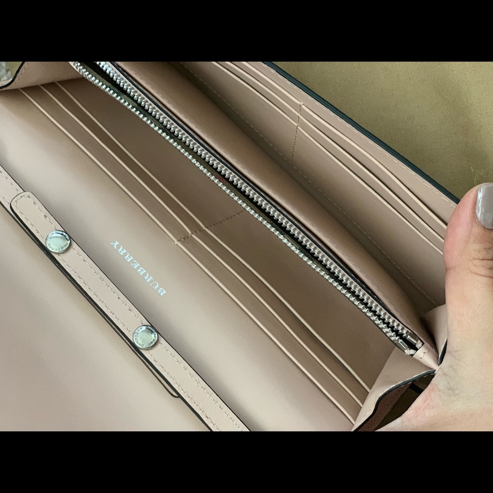 Authentic Burberry bag - Picture 5 of 8